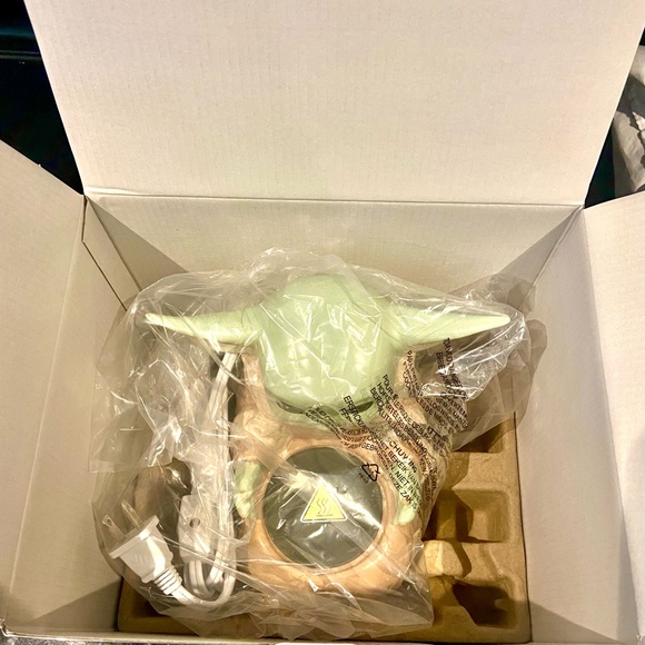 The Child SCENTSY Home Decor Plug In Wax Bar Candle Warmer Star Wars Yoda NEW - Picture 7 of 16